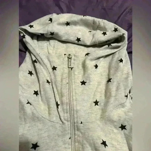 Grey Bench zip up with black stars size medium - Picture 4 of 9